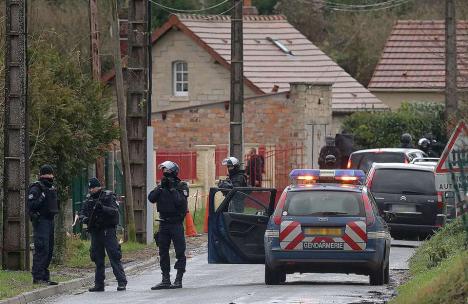 Nebunie la Paris: un nou atac armat, morţi şi luare de ostatici